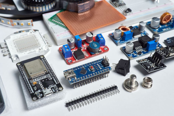 How to Choose the Right Electronic Components Online for Your Projects